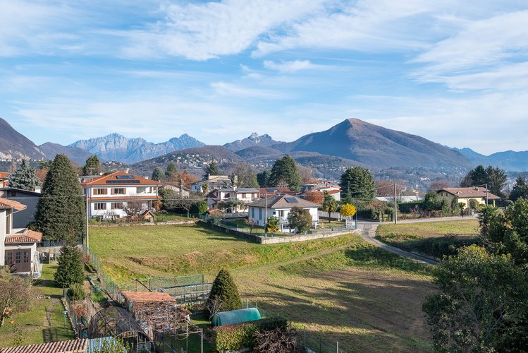 (35/24) Quadrilocale - Erba, Via U. Foscolo Erba