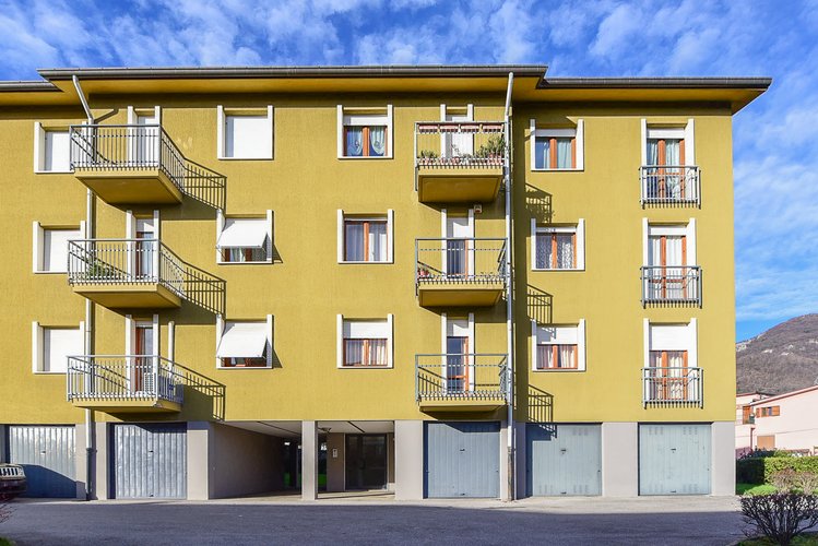 (35/24) Quadrilocale - Erba, Via U. Foscolo Erba