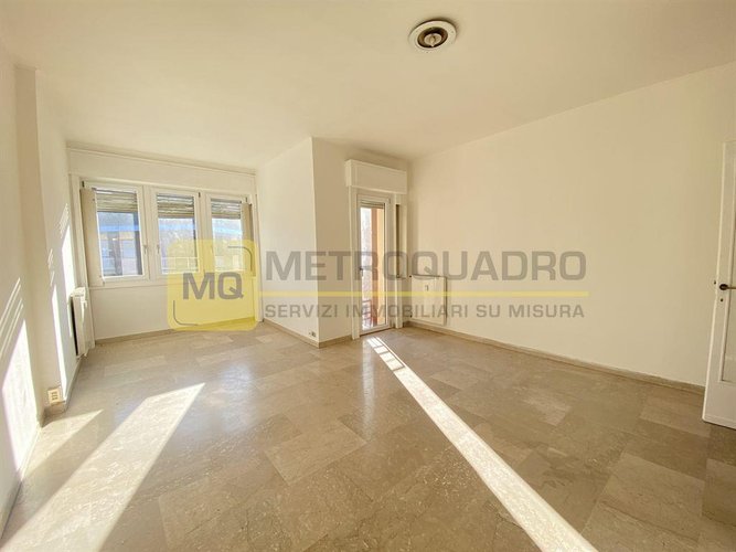 Lecco, zona Centro, ampio trilocale in vendita Lecco