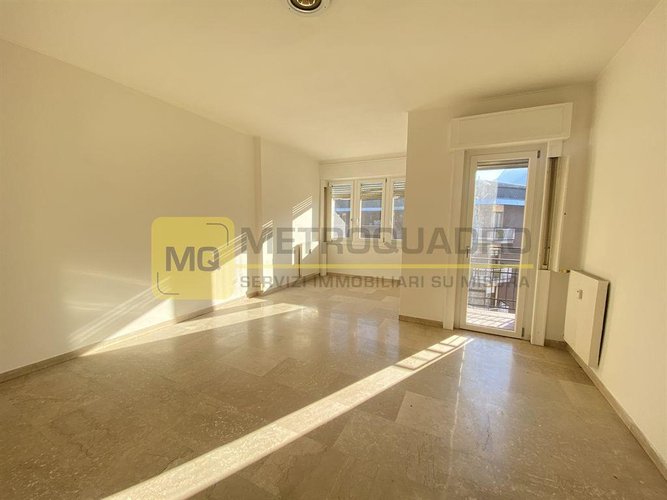 Lecco, zona Centro, ampio trilocale in vendita Lecco