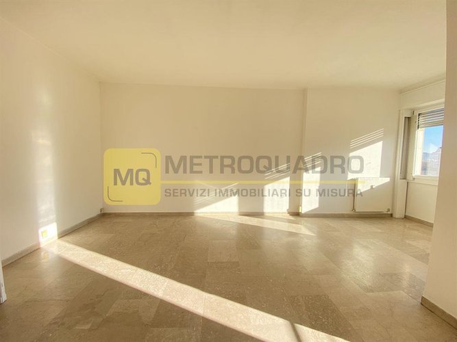 Lecco, zona Centro, ampio trilocale in vendita Lecco