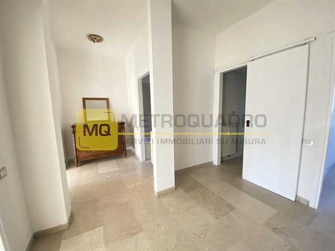 Lecco, zona Centro, ampio trilocale in vendita Lecco