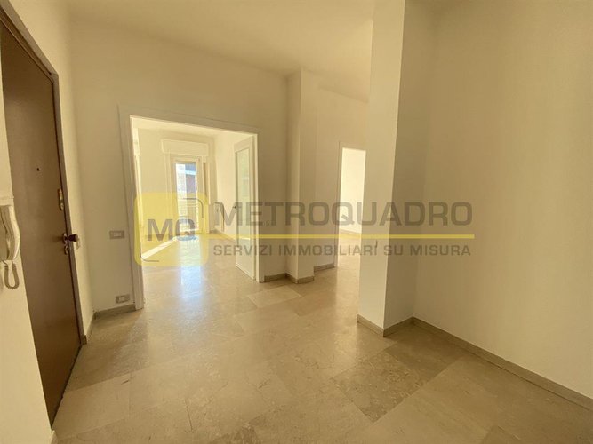 Lecco, zona Centro, ampio trilocale in vendita Lecco