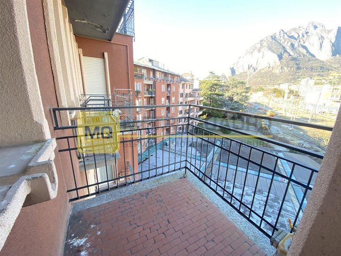 Lecco, zona Centro, ampio trilocale in vendita Lecco