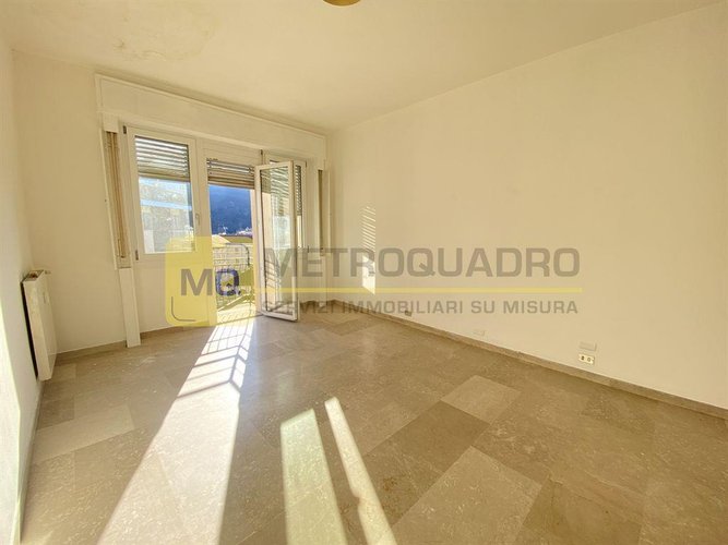 Lecco, zona Centro, ampio trilocale in vendita Lecco