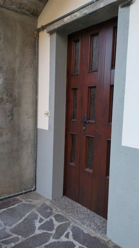 Dossena favolosa porzione di casa bifamiliare con giardino e box auto