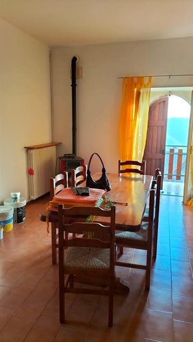 Dossena favolosa porzione di casa bifamiliare con giardino e box auto Dossena