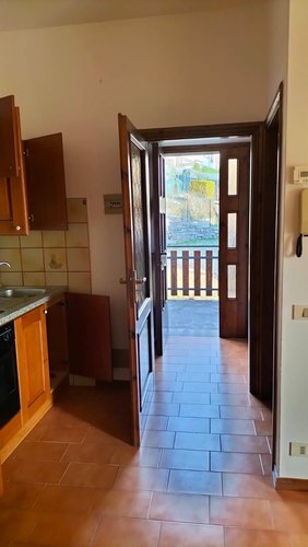 Dossena favolosa porzione di casa bifamiliare con giardino e box auto Dossena