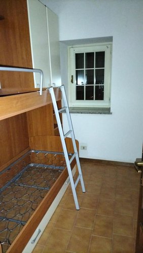 Dossena favolosa porzione di casa bifamiliare con giardino e box auto Dossena