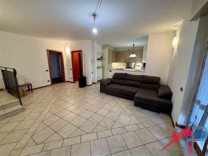 Trilocale con doppi servizi Cisano Bergamasco