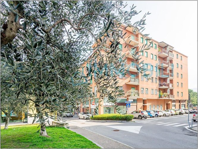 DUE LOCALI ULTIMO PIANO