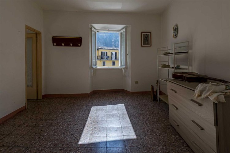 Zogno vendesi plurilocale inserito in piccola casetta storica Zogno