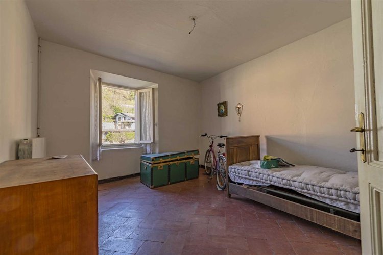 Zogno vendesi plurilocale inserito in piccola casetta storica Zogno