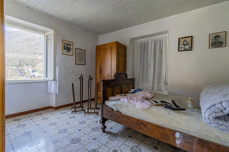 Zogno vendesi plurilocale inserito in piccola casetta storica Zogno