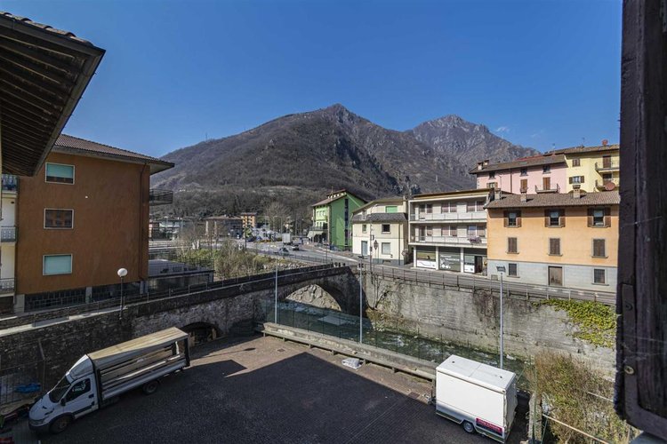 Zogno vendesi plurilocale inserito in piccola casetta storica Zogno