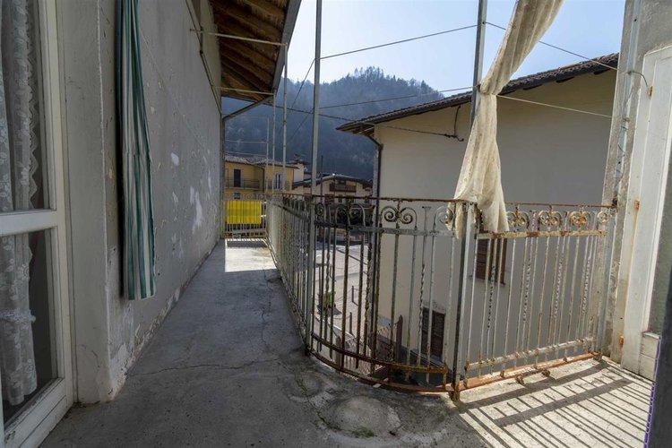 Zogno, imperdibile casa storica con giardino Zogno