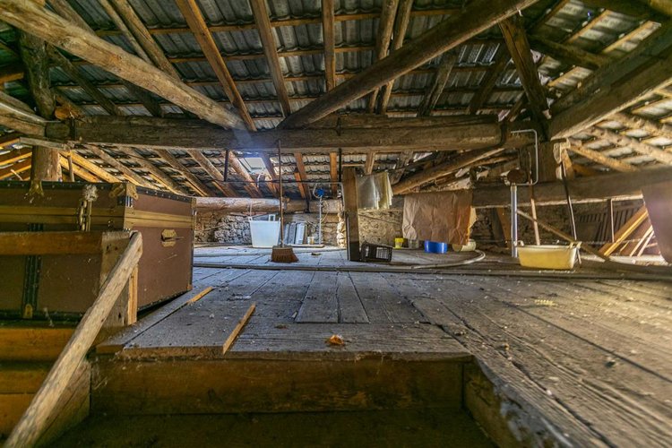 Zogno vendesi plurilocale inserito in piccola casetta storica Zogno