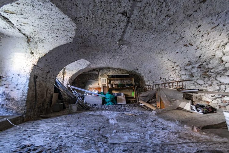 Zogno Ambria, porzione di casa storica con giardino privato Zogno