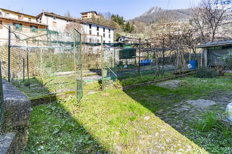 Zogno, imperdibile casa storica con giardino Zogno