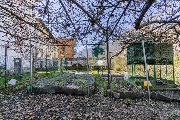 Zogno Ambria, porzione di casa storica con giardino privato Zogno
