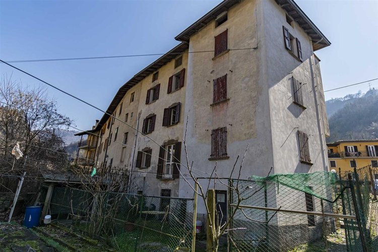 Zogno vendesi plurilocale inserito in piccola casetta storica