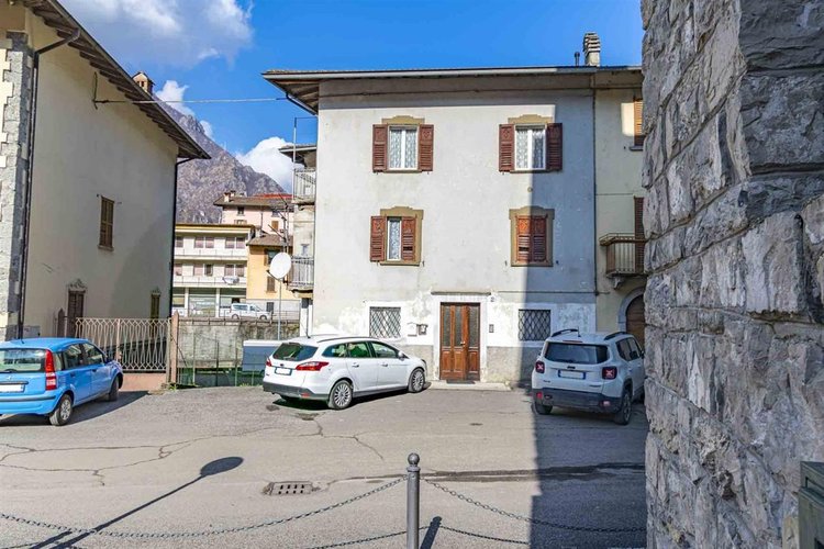 Zogno vendesi plurilocale inserito in piccola casetta storica Zogno