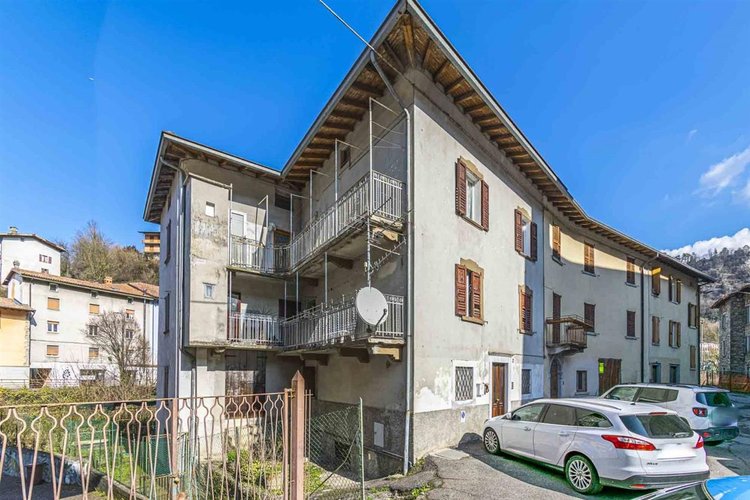 Zogno, imperdibile casa storica con giardino Zogno