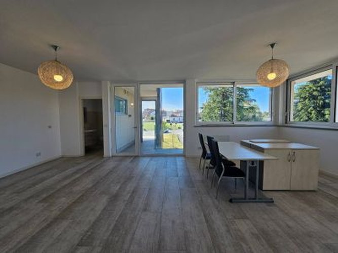 RESIDENZIALE/COMMERCIALE Villa d'Almè