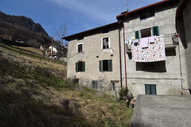 Santa Brigida casetta rustica contadina di testa con giardino privato