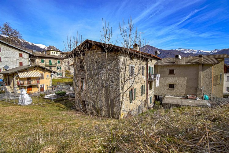 Santa Brigida casetta rustica contadina di testa con giardino privato Santa Brigida