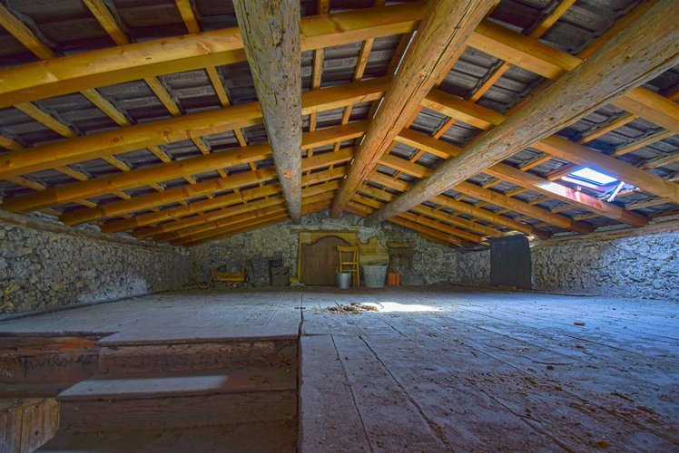 Santa Brigida casetta rustica contadina di testa con giardino privato Santa Brigida