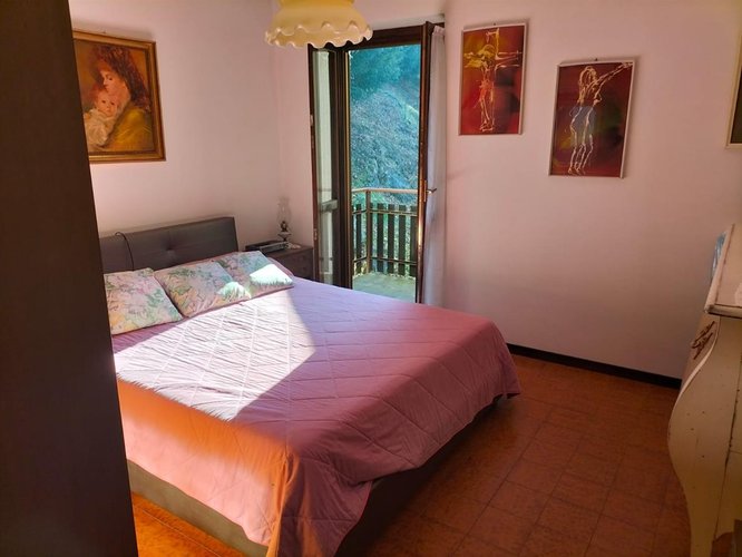 Serina, a pochi passi dal centro, grazioso bilocale balconato con cantina e box auto Serina