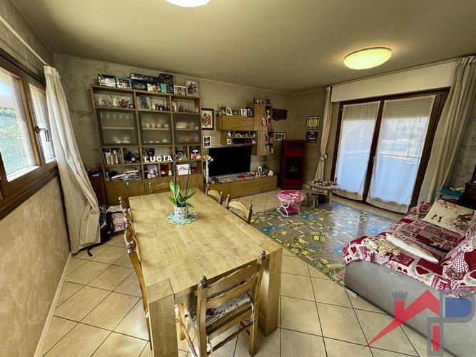 Cisano recente villa a schiera di testa