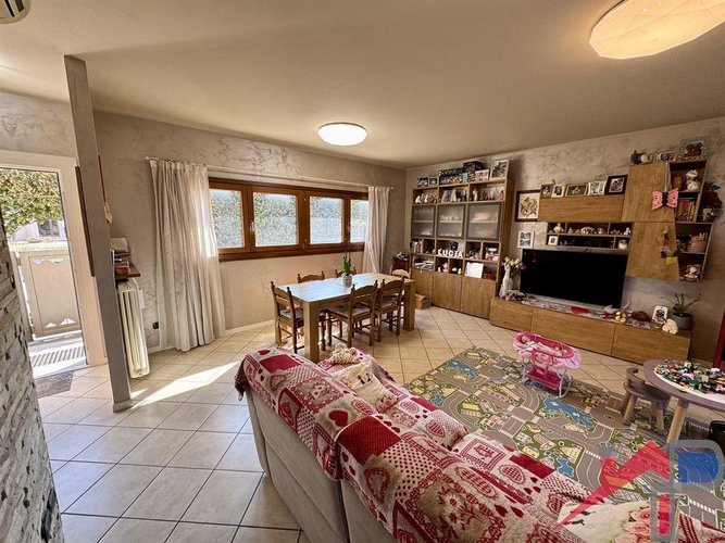 Cisano recente villa a schiera di testa Cisano Bergamasco