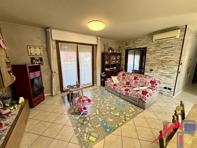 Cisano recente villa a schiera di testa Cisano Bergamasco