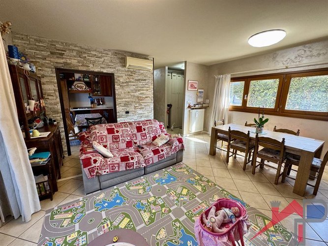 Cisano recente villa a schiera di testa Cisano Bergamasco