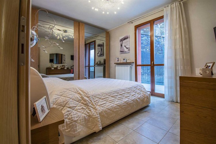 Sedrina, vicino al centro, adorabile trilocale con box auto. Cornalba