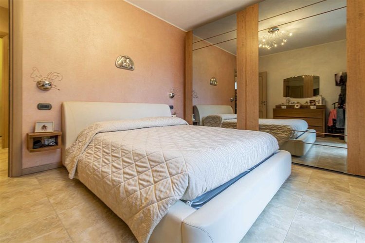 Sedrina, vicino al centro, adorabile trilocale con box auto. Cornalba