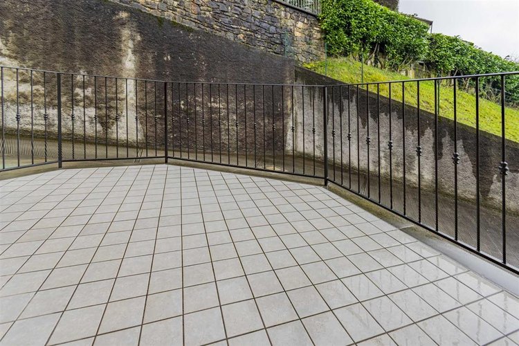 Sedrina, vicino al centro, adorabile trilocale con box auto. Cornalba