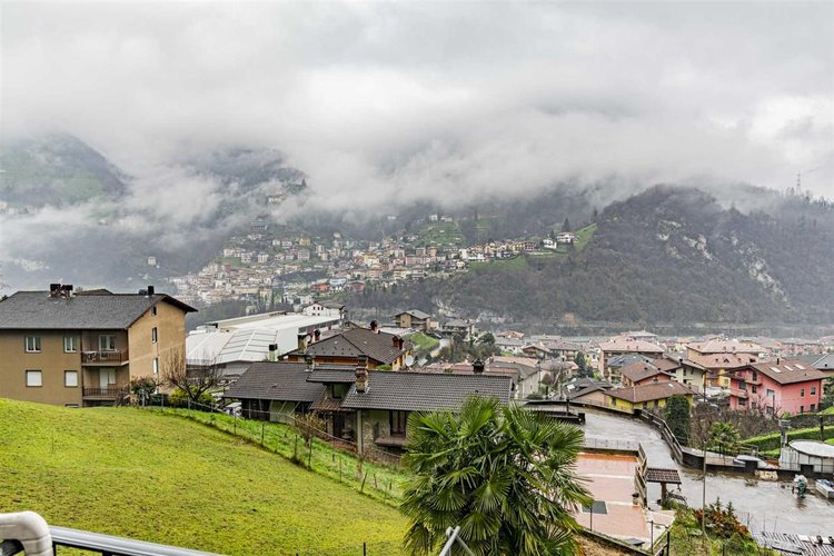Sedrina, vicino al centro, adorabile trilocale con box auto. Cornalba