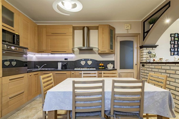 Sedrina, vicino al centro, adorabile trilocale con box auto. Cornalba