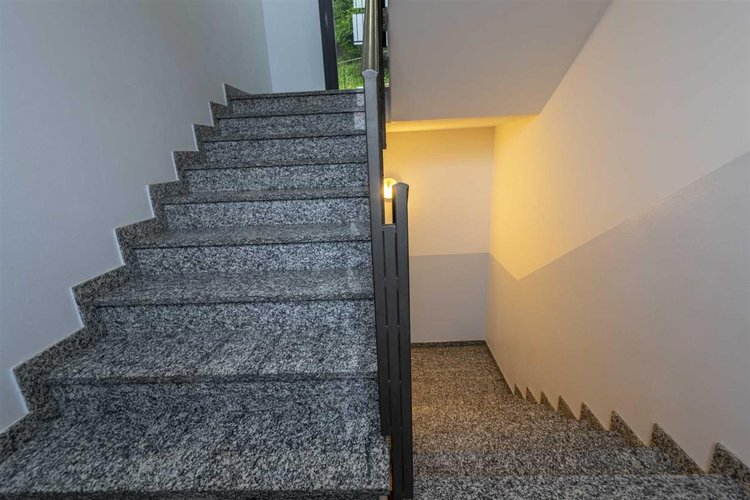 Sedrina, vicino al centro, adorabile trilocale con box auto. Cornalba