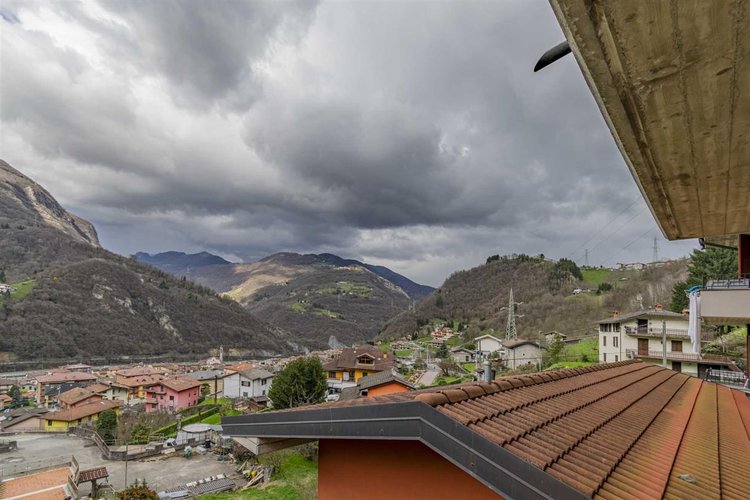 Sedrina, vicino al centro, adorabile trilocale con box auto. Cornalba