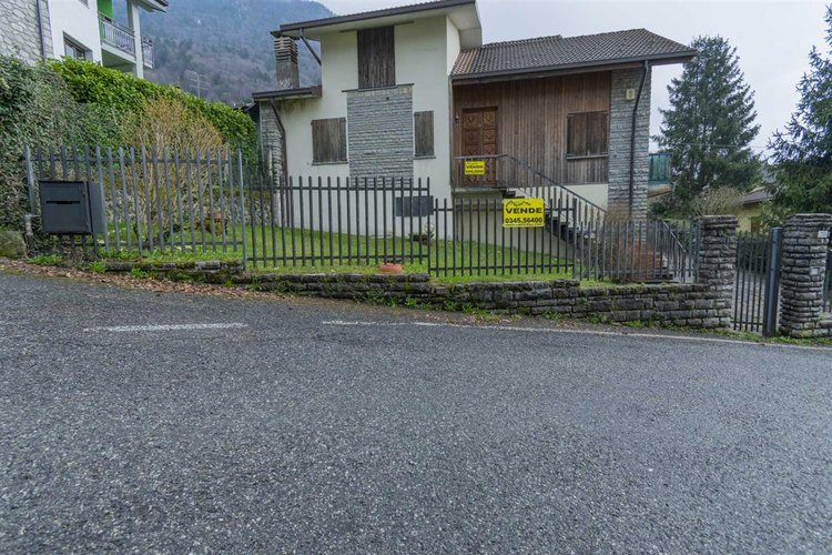 Serina esclusiva villa singola con box auto Serina