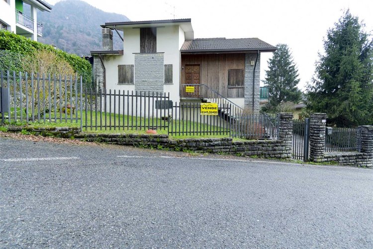 Serina esclusiva villa singola con box auto Serina