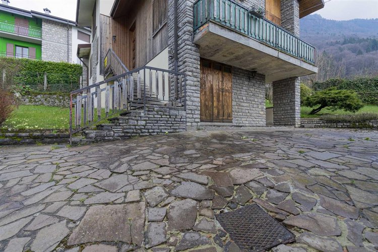 Serina esclusiva villa singola con box auto