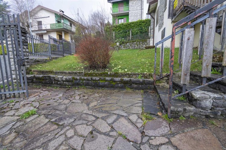 Serina esclusiva villa singola con box auto Serina