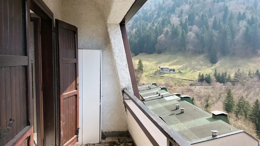 Oltre il Colle, immerso nel verde, panoramico bilocale con box auto Oltre il Colle