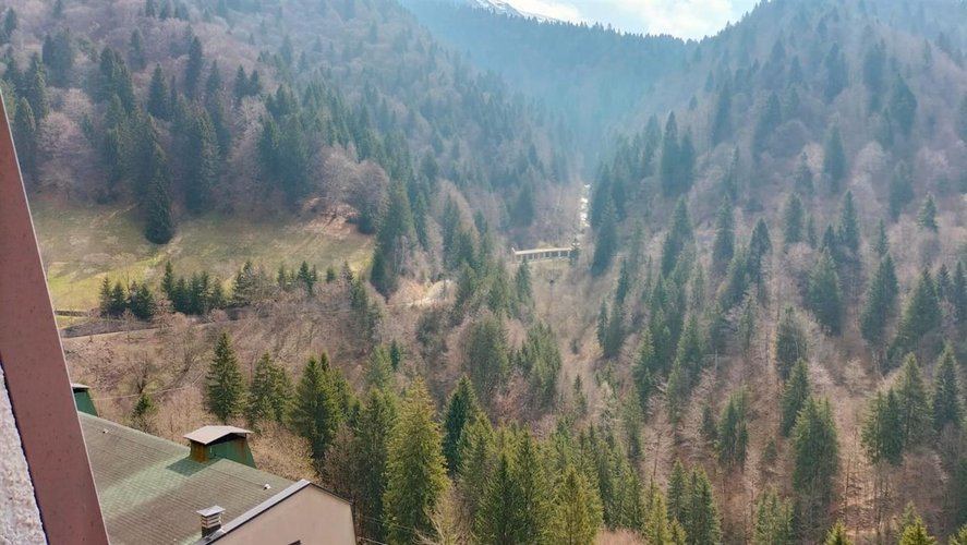 Oltre il Colle, immerso nel verde, panoramico bilocale con box auto Oltre il Colle