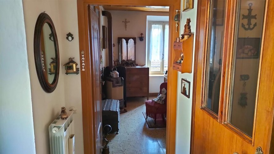 Serina, centralissimo trilocale con praticabile sottotetto Serina